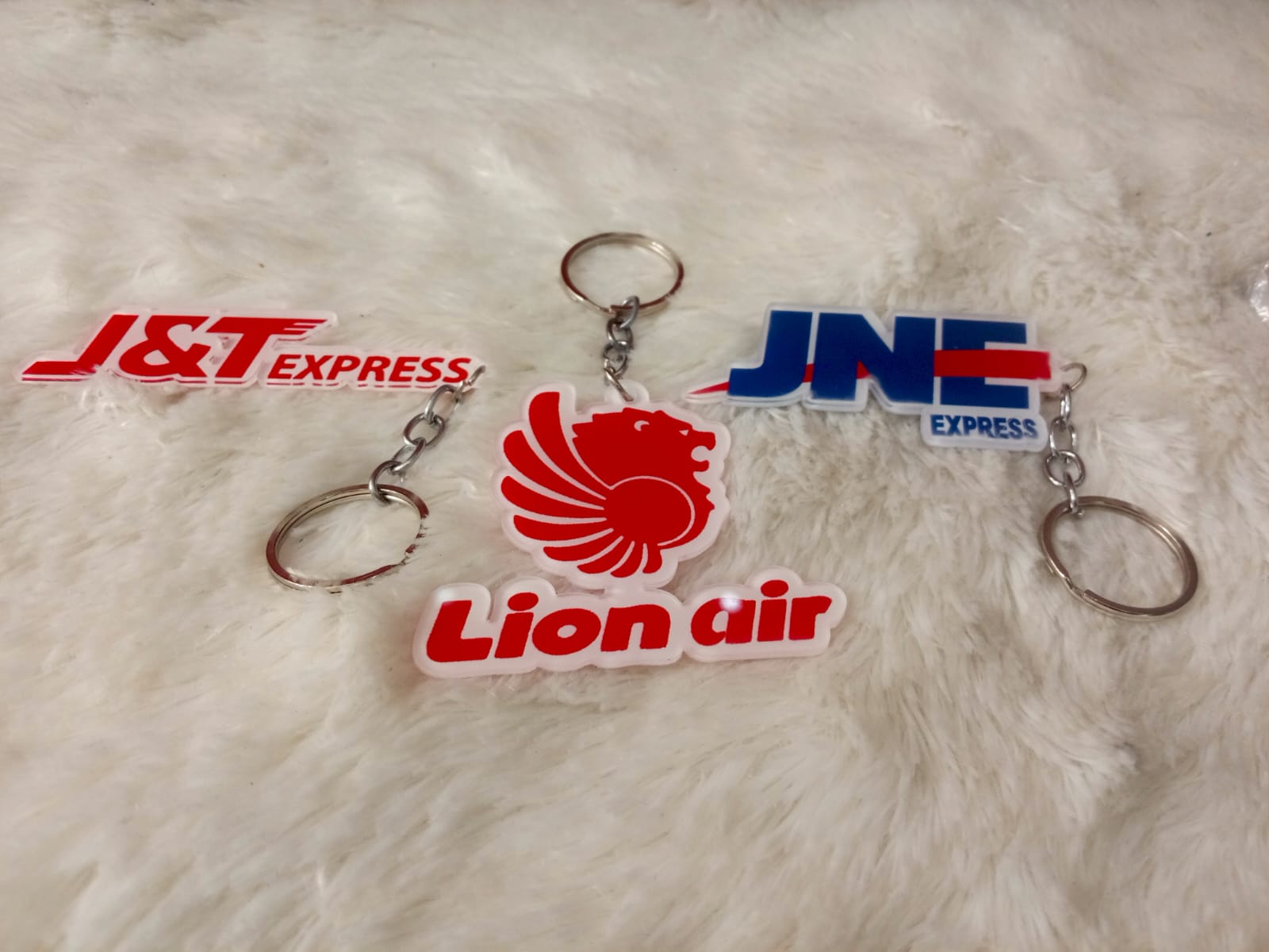 Gantungan Kunci Akrilik Custom Souvenir Promosi Modern untuk Branding Bisnis