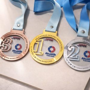 medali akrilik custom