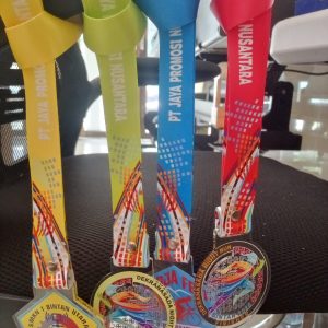 medali akrilik custom